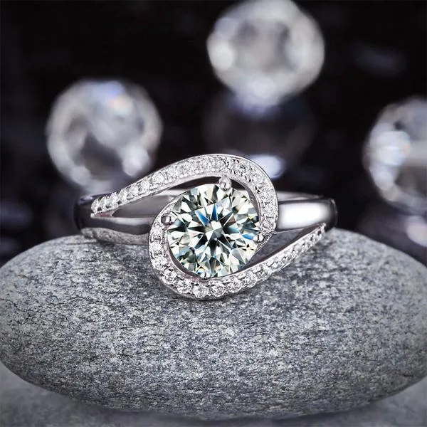 1.25 Carat Round Cut Twist Ring