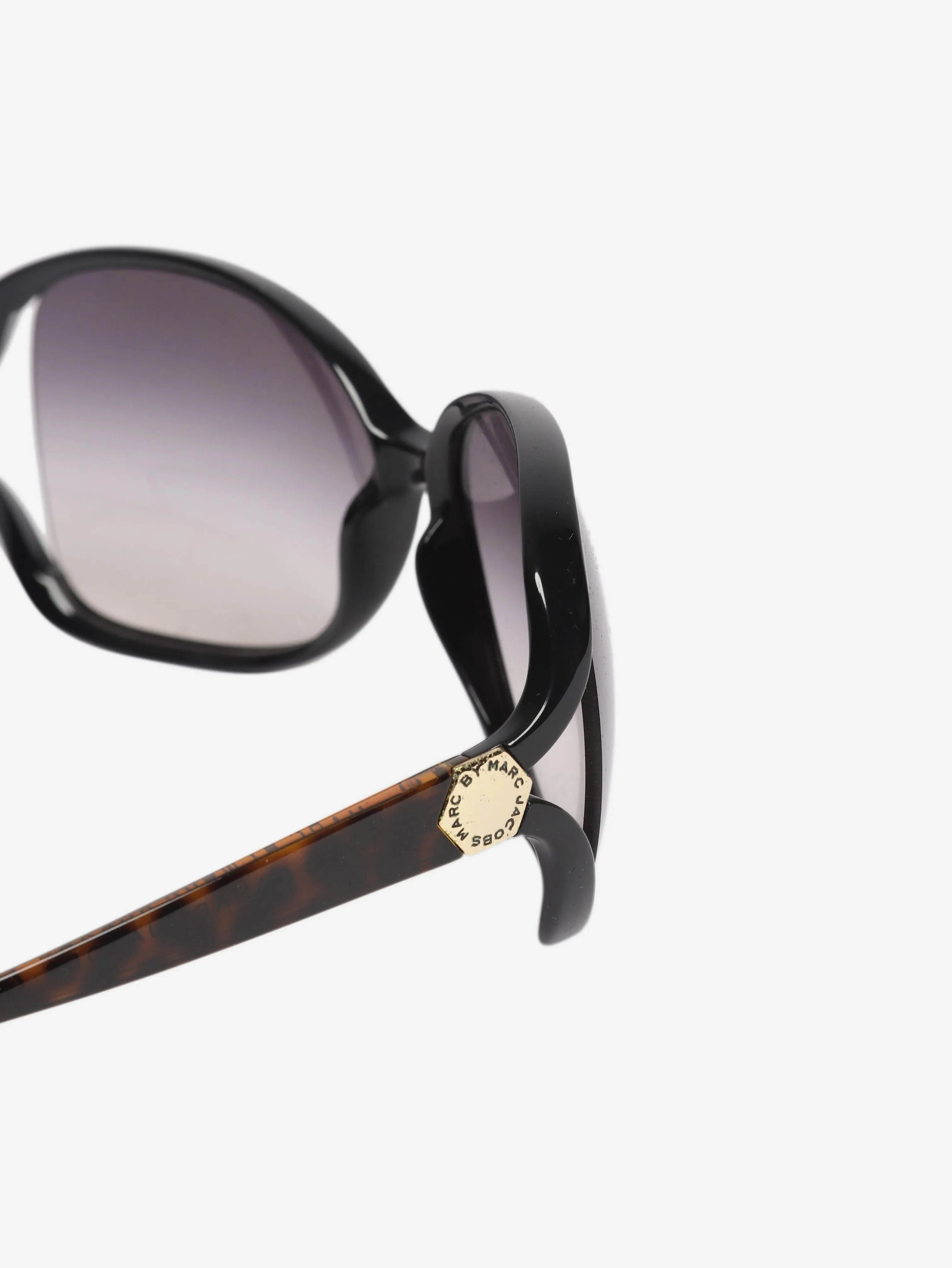 Black oversized sunglasses