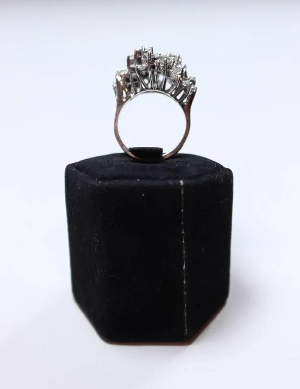 DIAMOND Cascade Cluster 18 Karat White Gold Ring Size 7