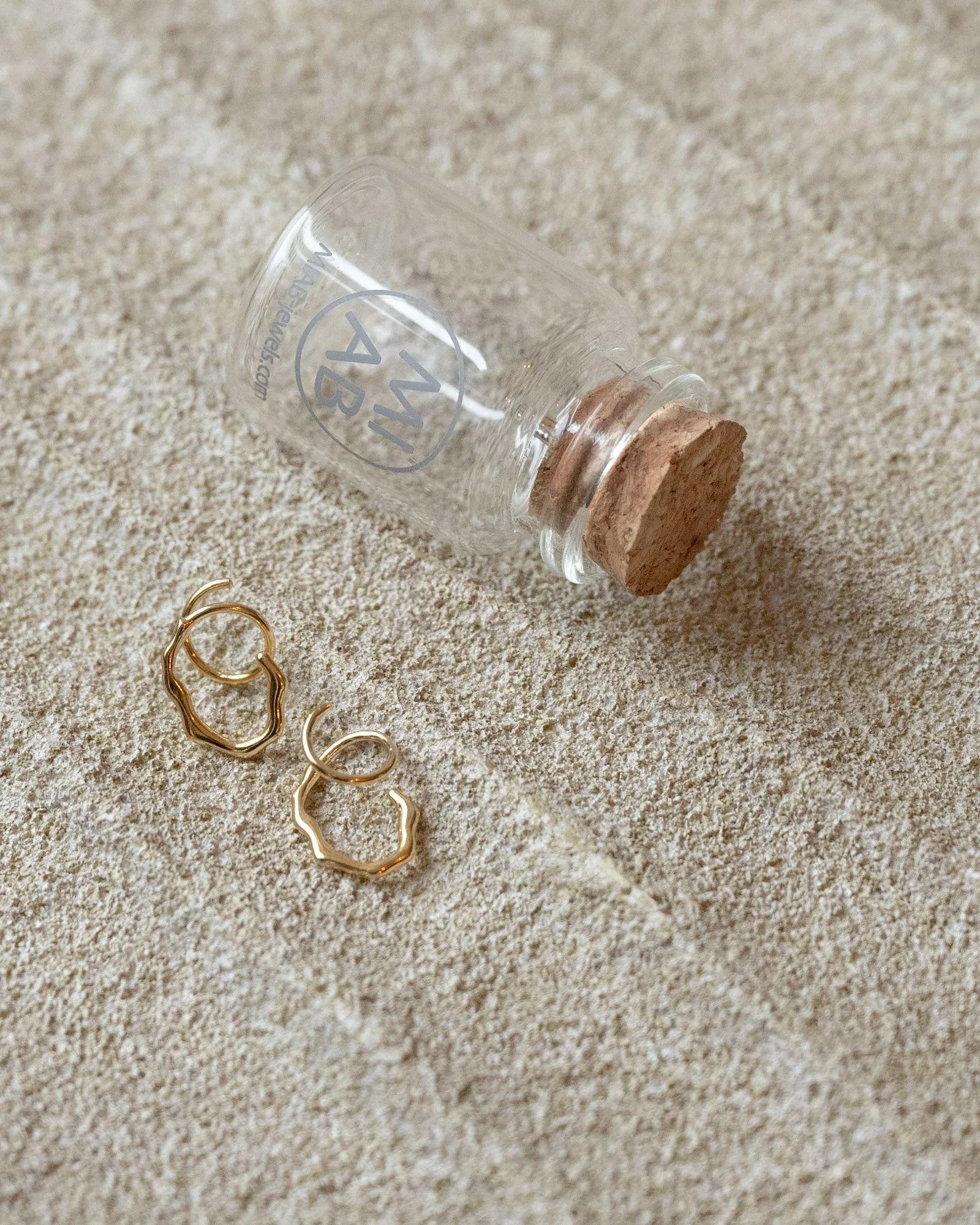 Gold Earring Oval Twister