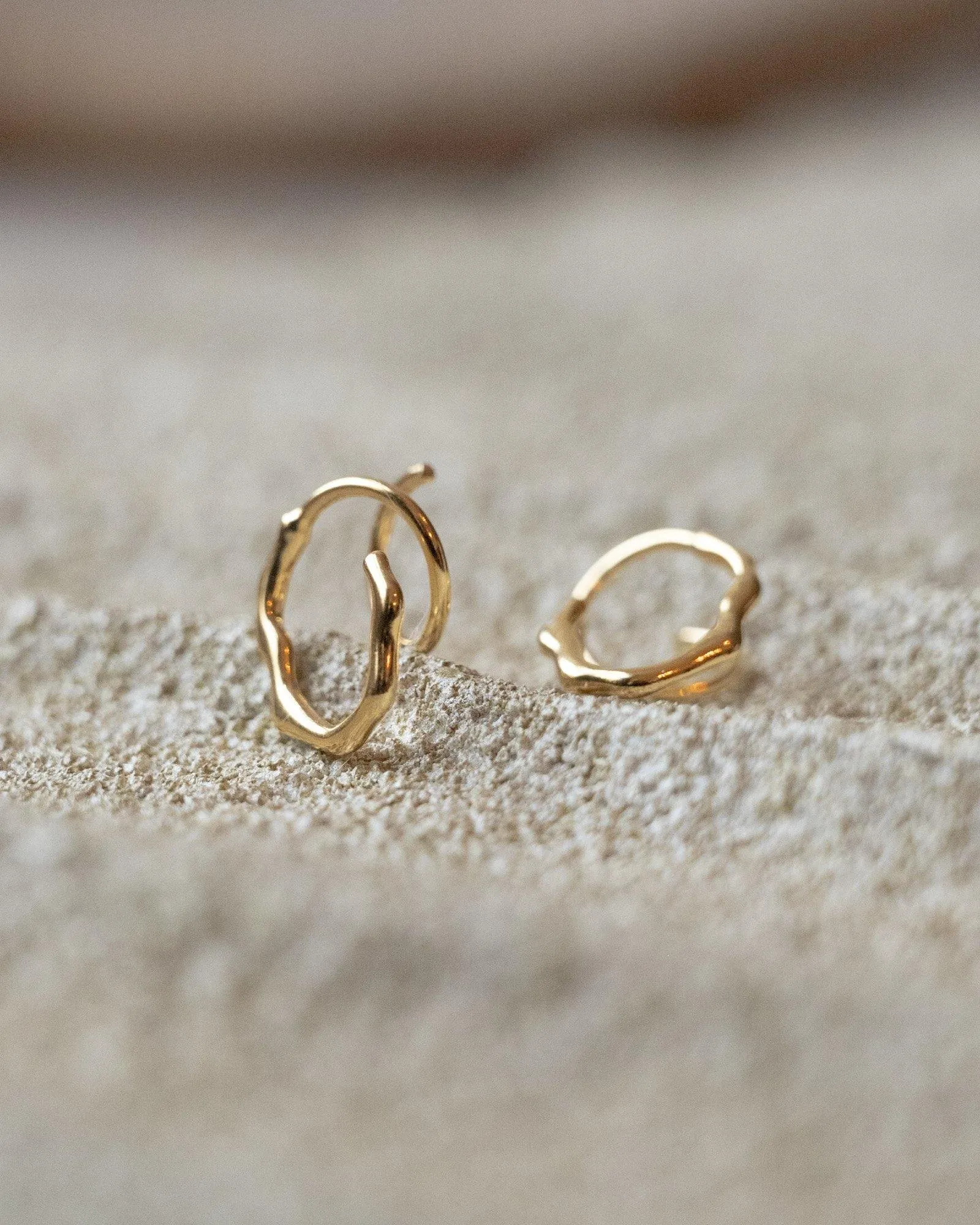 Gold Earring Oval Twister